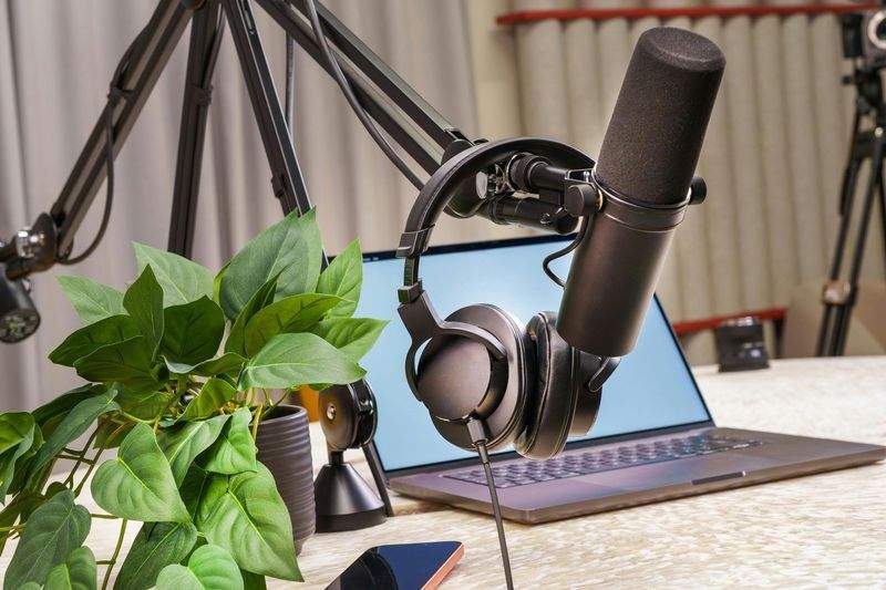 HarbourMic Podcast Studio 11